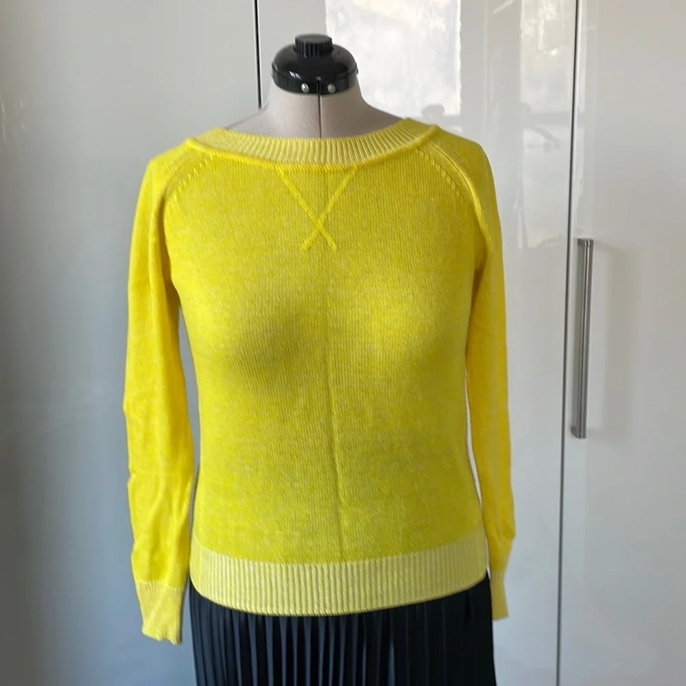 GAP sweater color